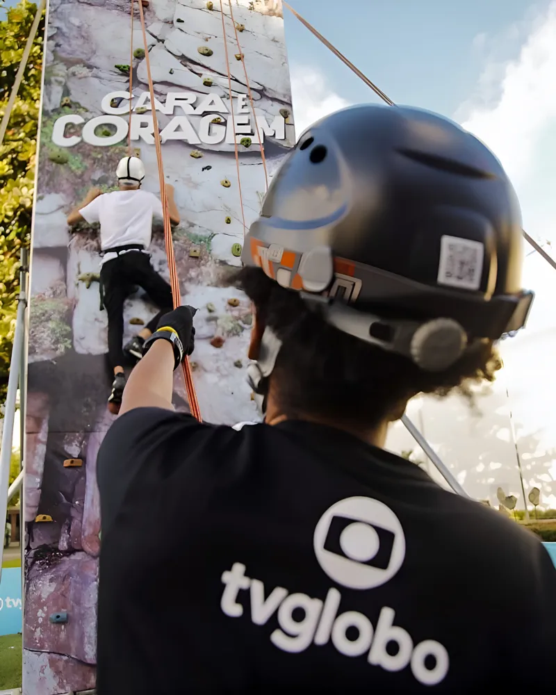 Parede de escalada personalizada em ação da TV Globo — Tribo da Trilha PE