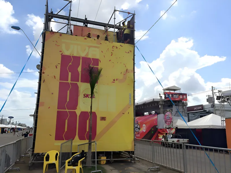 Torre de escalada e tirolesa em evento ao ar livre — Tribo da Trilha PE