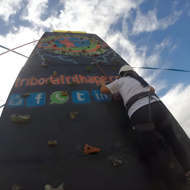 Escalada com segurança e capacete em Pernambuco com a Tribo da Trilha (foto 2)